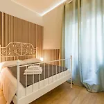 Un Attimo A 4* Roma
