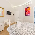Un Attimo A 4*