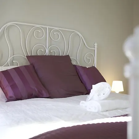 Un Attimo A Bed and Breakfast *