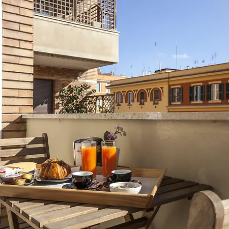 Alojamento de Acomodação e Pequeno-almoço Un Attimo A 4*