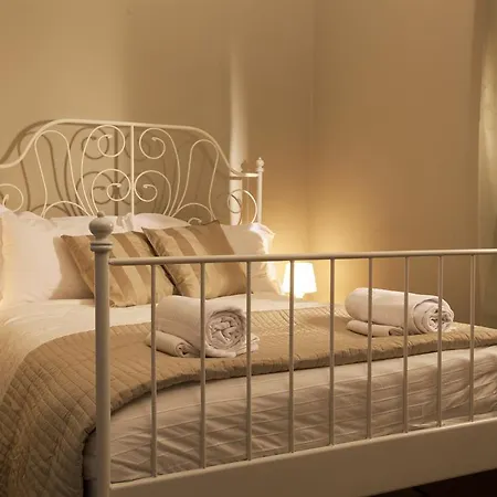 Un Attimo A לינה וארוחת בוקר