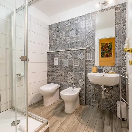 Un Attimo A فندق مبيت وإفطار روما