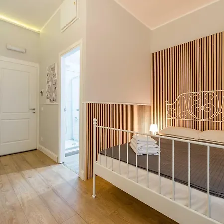 فندق مبيت وإفطار Un Attimo A روما