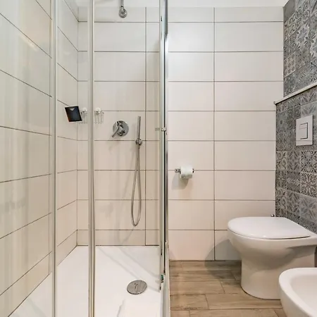 Un Attimo A فندق مبيت وإفطار 4*