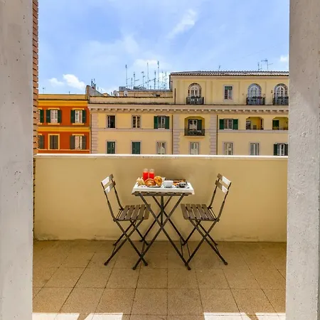 Un Attimo A فندق مبيت وإفطار روما