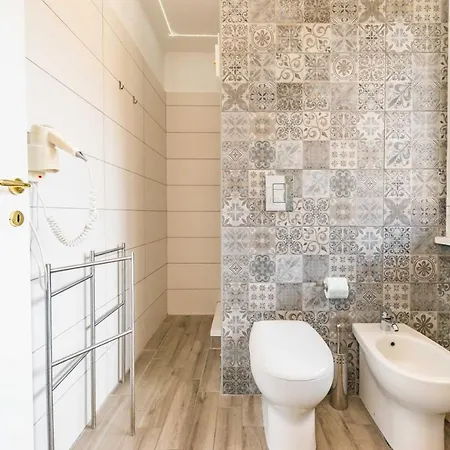 Un Attimo A روما