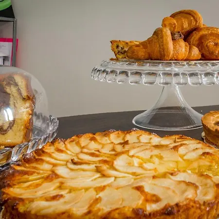 Un Attimo A فندق مبيت وإفطار 4*