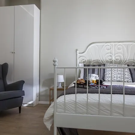 Un Attimo A فندق مبيت وإفطار 4*