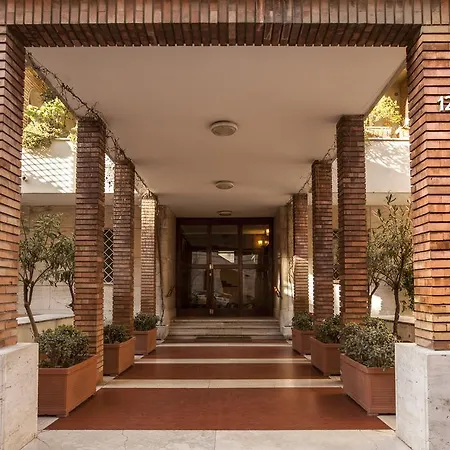 Un Attimo A فندق مبيت وإفطار 4*