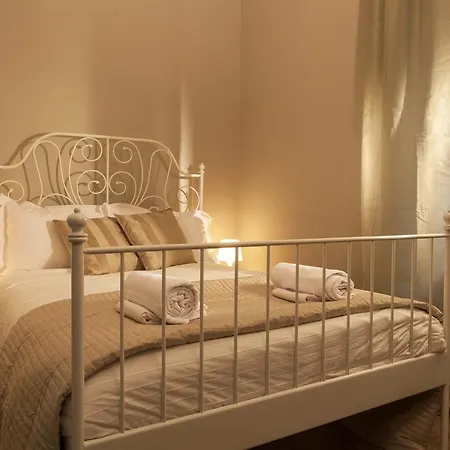 Un Attimo A فندق مبيت وإفطار روما