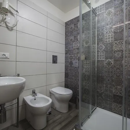 فندق مبيت وإفطار Un Attimo A 4*