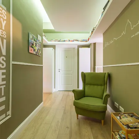 Un Attimo A روما